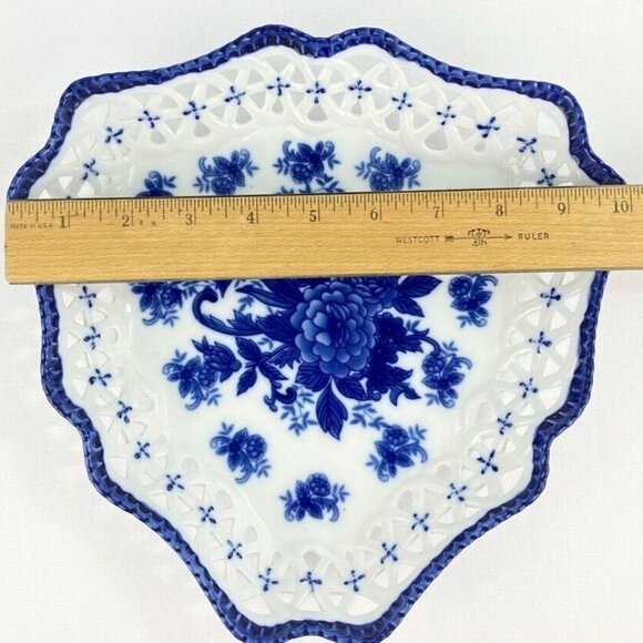 Serving Dish Cobalt & White Heart Shaped Scalloped Lattice Edging Floral Center - Picture 10 of 12